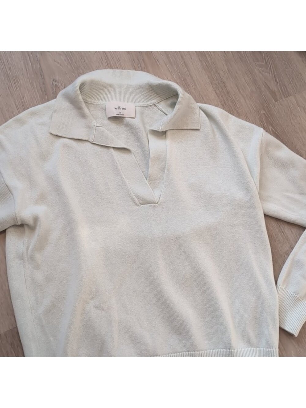 Aritzia Wilfred Clara V Neck Sweater - Picture 5 of 8